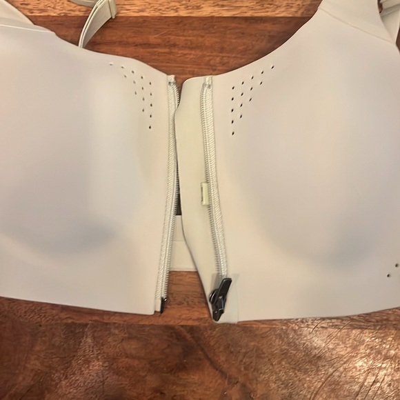 NWT Victoria’s Secret, VSX Sports bra, PINK sports bra, high support bra - Picture 5 of 5